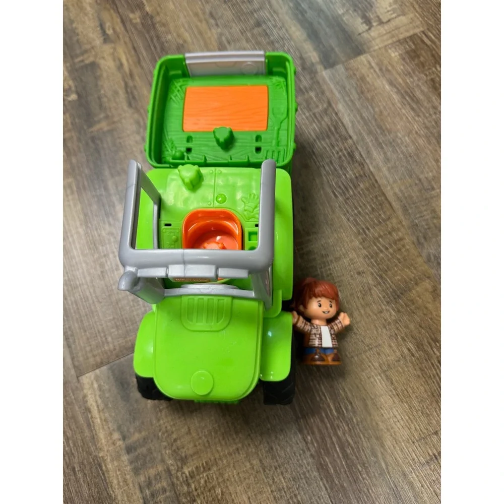 Fisher-Price Little People Caring for Animals Tractor Green with Trailer Dog Fig